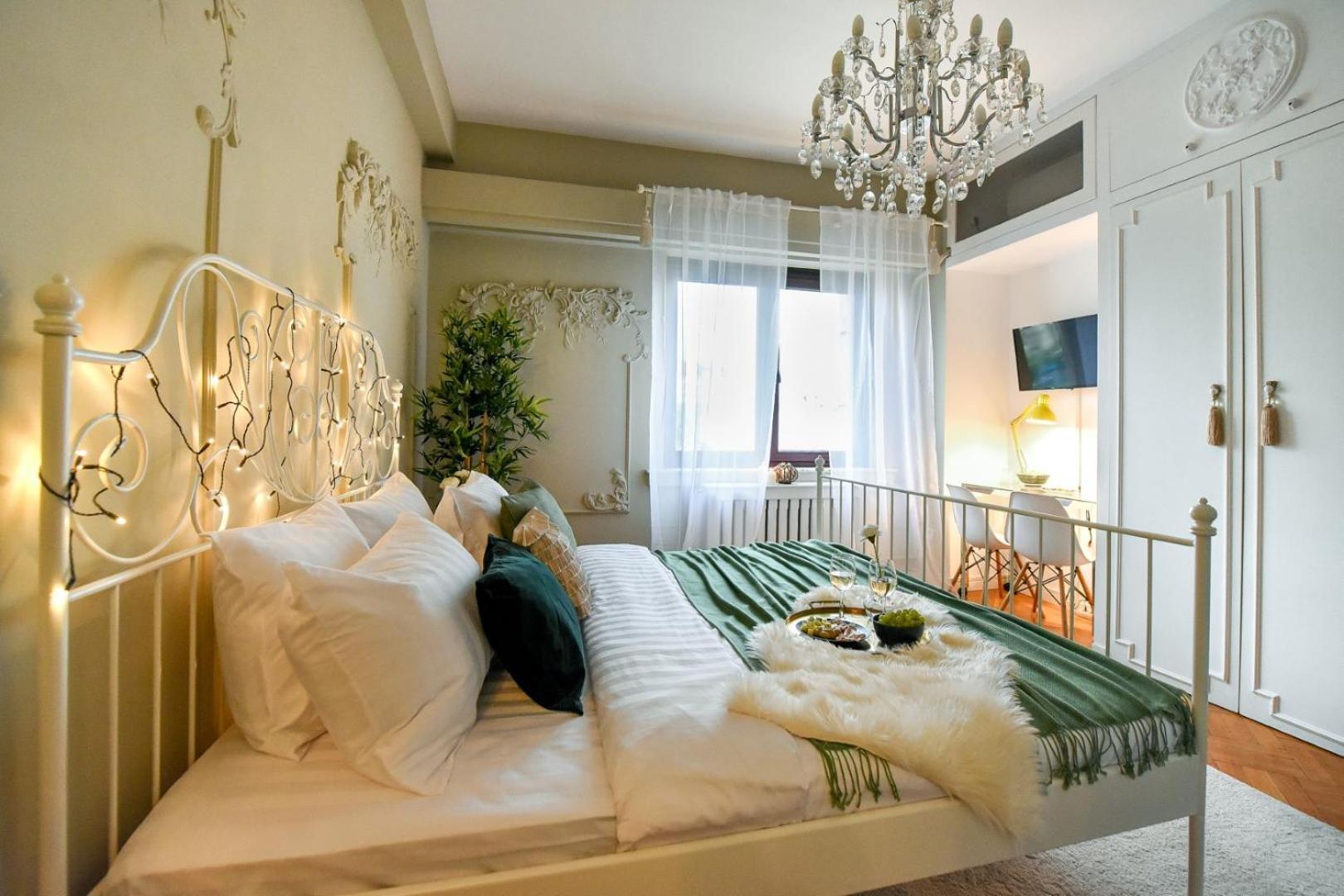 Cozy Studio Overlooking The Old Town Boekarest Buitenkant foto